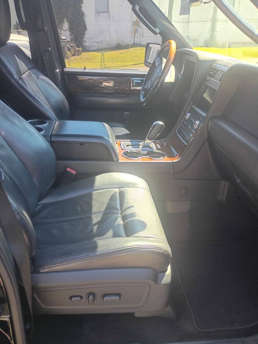 Used 2016 Lincoln Navigator L Select AWD/4WD image 21