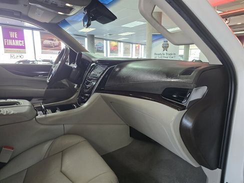 Used 2015 Cadillac Escalade ESV Luxury image 15