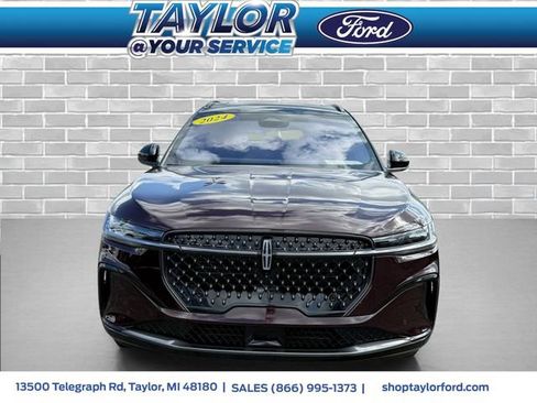 Used 2024 Lincoln Nautilus Reserve w/ Equipment Group 202A image 2