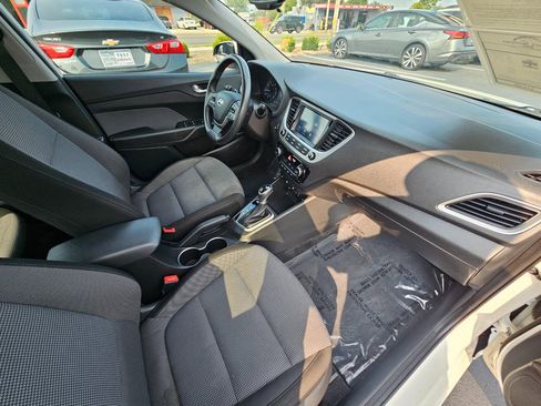 Used 2020 Hyundai Accent Limited image 17