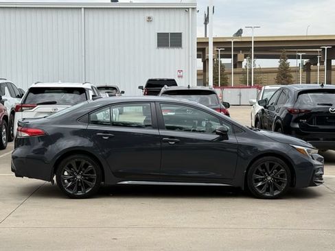 Used 2024 Toyota Corolla SE FWD image 3