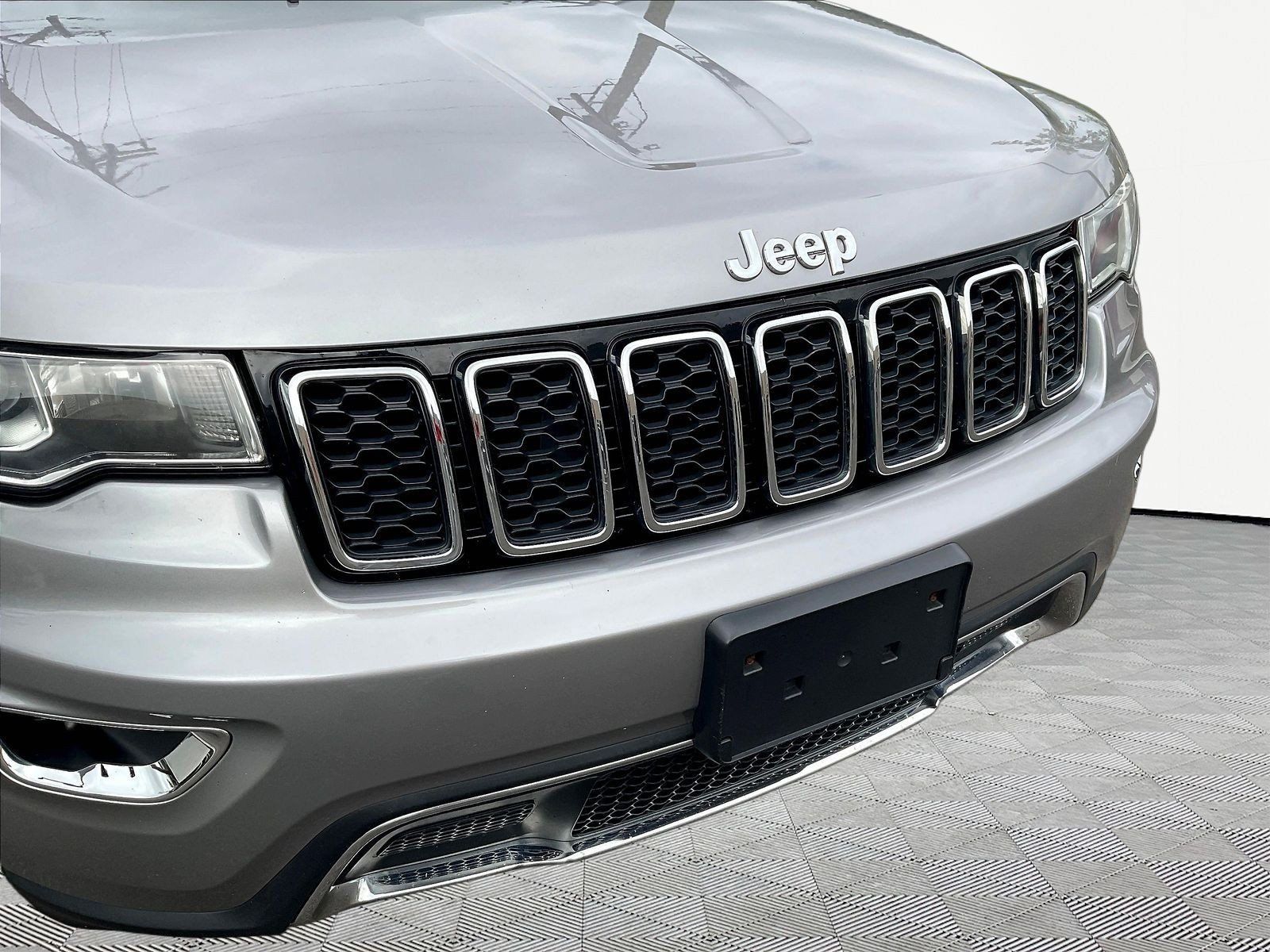 Used 2017 Jeep Grand Cherokee Limited AWD/4WD image 33