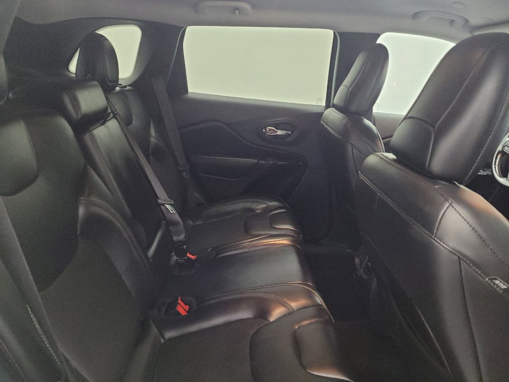 Used 2020 Jeep Cherokee Latitude Plus AWD/4WD image 19