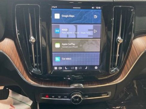 Used 2023 Volvo XC60 B5 Ultimate w/ Protection Package Premier image 17