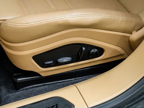 Used 2023 Porsche Panamera 4 Platinum Edition image 35