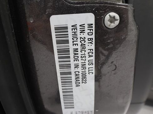 Used 2022 Chrysler Pacifica Limited w/ Uconnect Theater Family Group FWD image 21