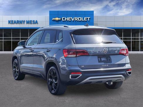 Used 2022 Volkswagen Taos SE FWD image 4