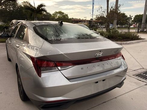 Used 2021 Hyundai Elantra SEL FWD image 8