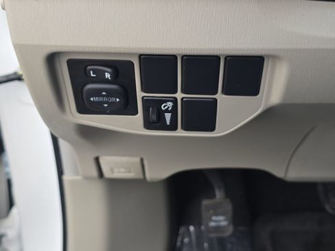 Used 2013 Toyota Prius Two image 28