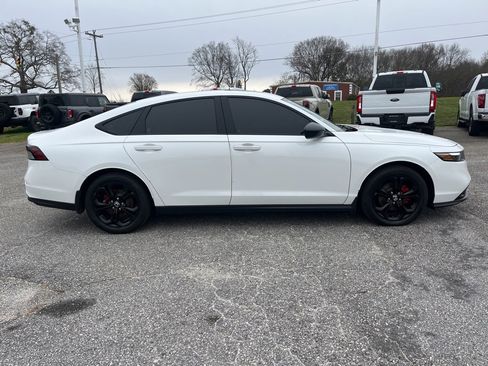 Used 2025 Honda Accord SE image 4