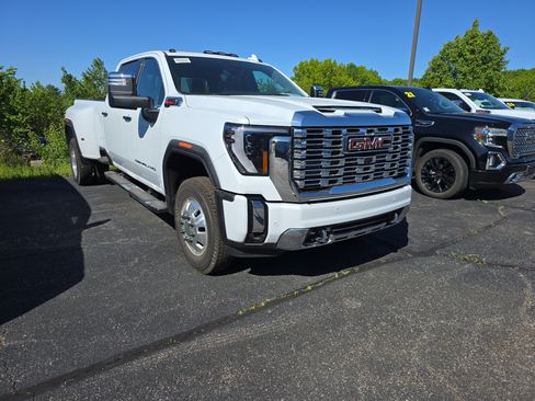 New 2026 GMC Sierra 3500 Denali w/ Denali Reserve Package AWD/4WD image 1