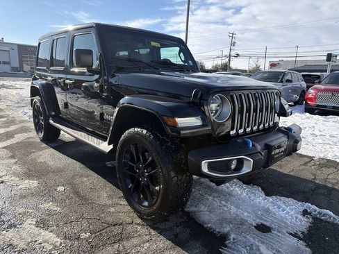 Used 2023 Jeep Wrangler Unlimited Sahara w/ Cold Weather Group image 7