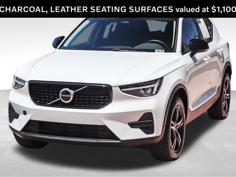 Certified 2026 Volvo XC40 B4 Core FWD image 3