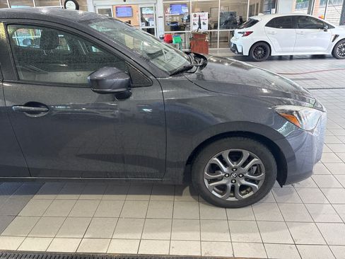 Used 2019 Toyota Yaris LE FWD image 7