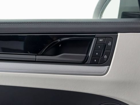 Certified 2024 Porsche Cayenne Coupe AWD/4WD image 20