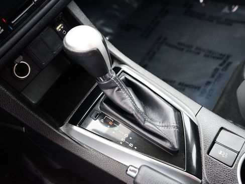 Used 2018 Toyota Corolla LE image 17