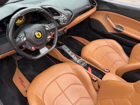Used 2018 Ferrari 488 Spider RWD image 18