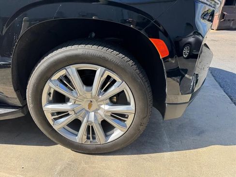 Used 2024 Chevrolet Tahoe High Country image 2
