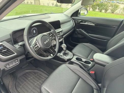 Used 2025 Kia Seltos EX AWD/4WD image 4