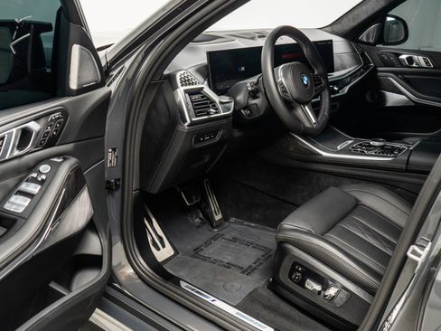Used 2025 BMW X7 M60i image 21