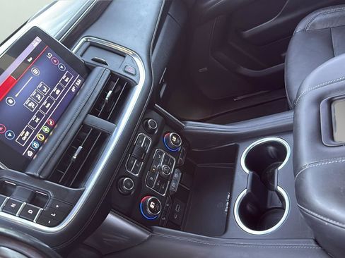 Used 2021 Chevrolet Tahoe LT w/ LT Signature Package image 18