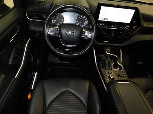 Used 2023 Toyota Highlander XSE image 11