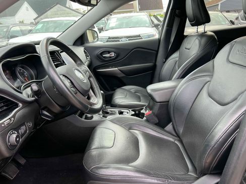 Used 2019 Jeep Cherokee Limited AWD/4WD image 16