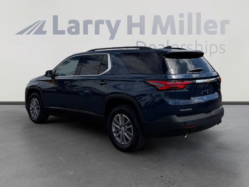 Used 2022 Chevrolet Traverse LT image 3