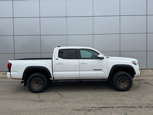 Certified 2022 Toyota Tacoma SR5 w/ Trail Edition image 32