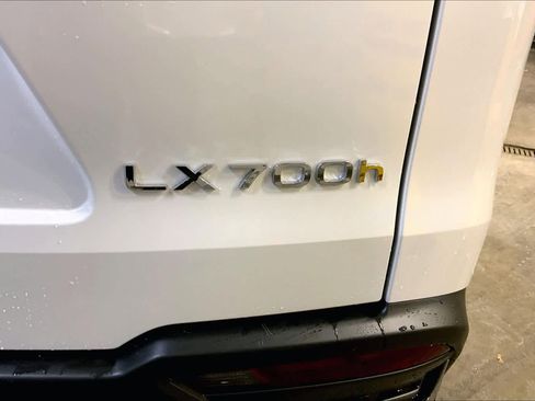 New 2026 Lexus LX 700h Luxury image 15
