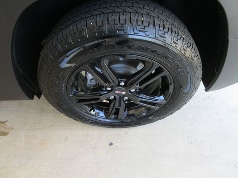 Used 2024 GMC Terrain AT4 AWD/4WD image 12