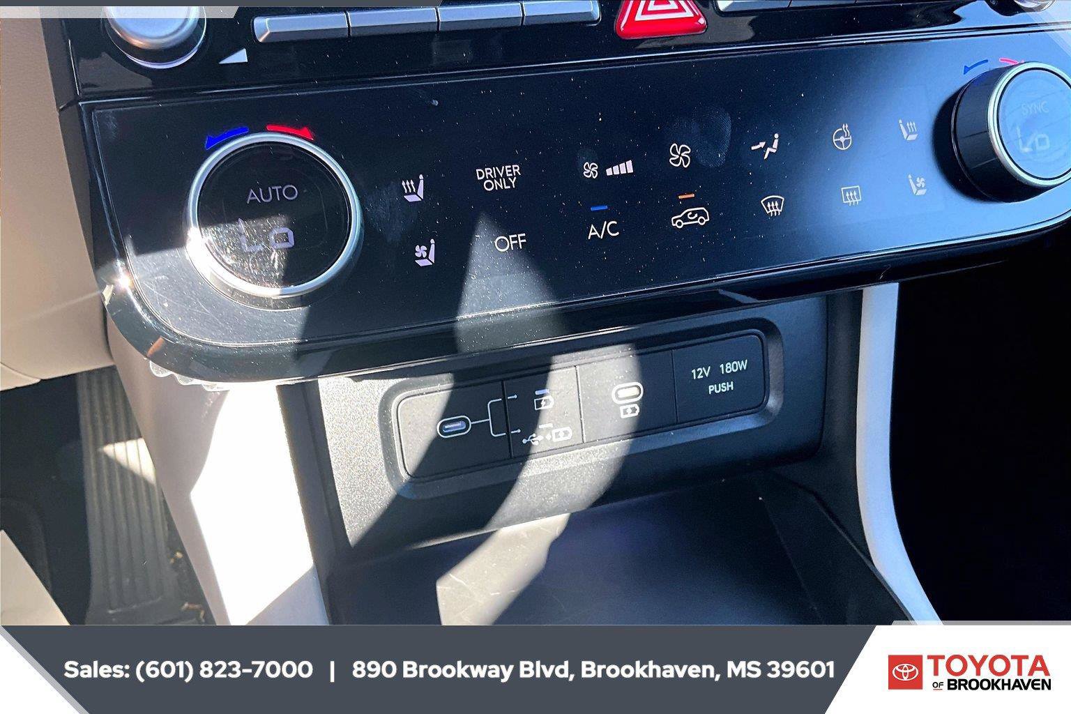 Used 2025 Hyundai Tucson Limited AWD/4WD image 24