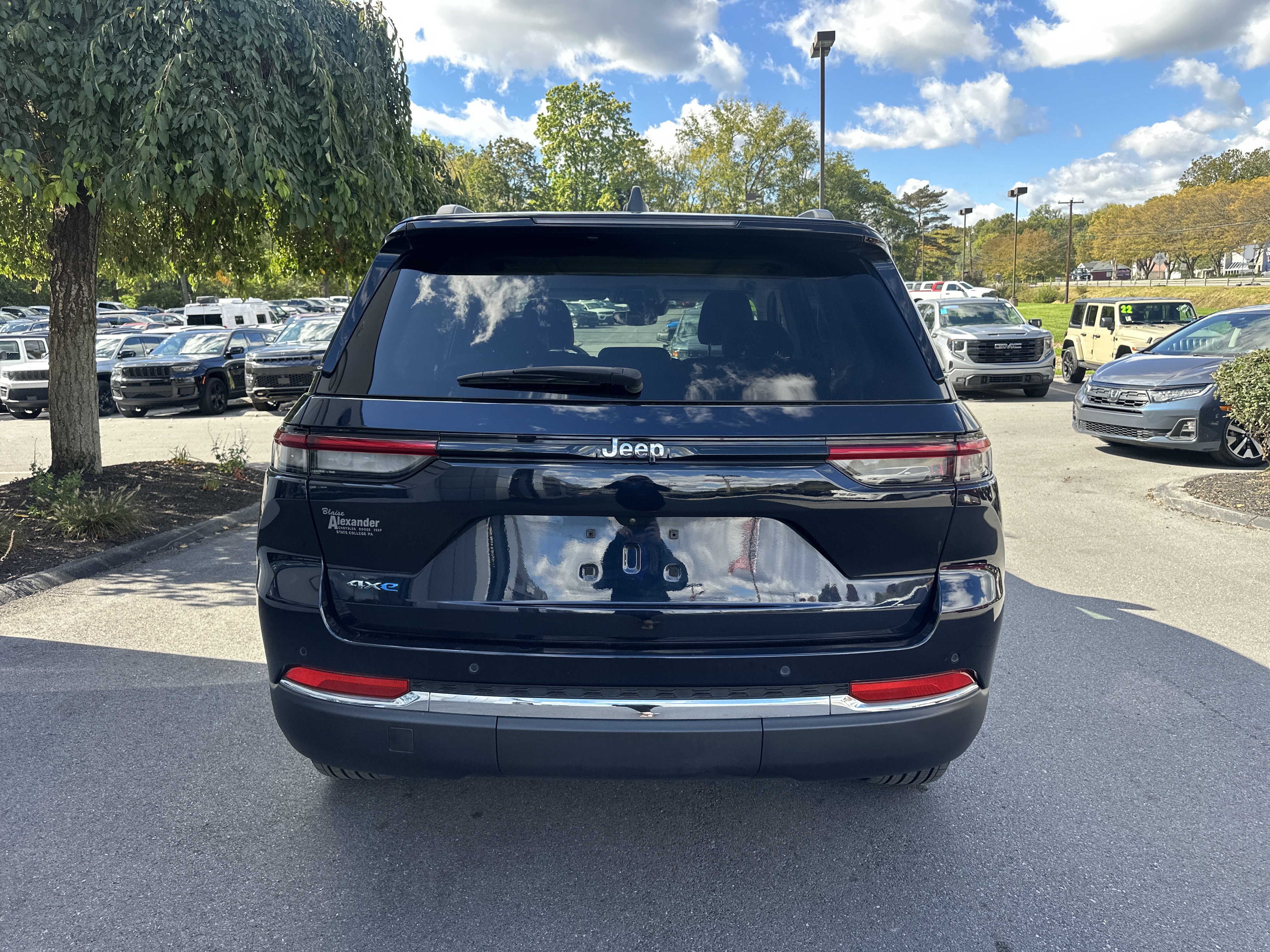 Used 2024 Jeep Grand Cherokee Limited 4xe AWD/4WD image 4