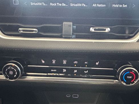 Used 2025 Chevrolet Equinox LT FWD image 17