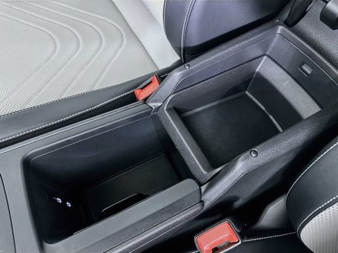 Certified 2025 Volkswagen Tiguan SE AWD/4WD image 28