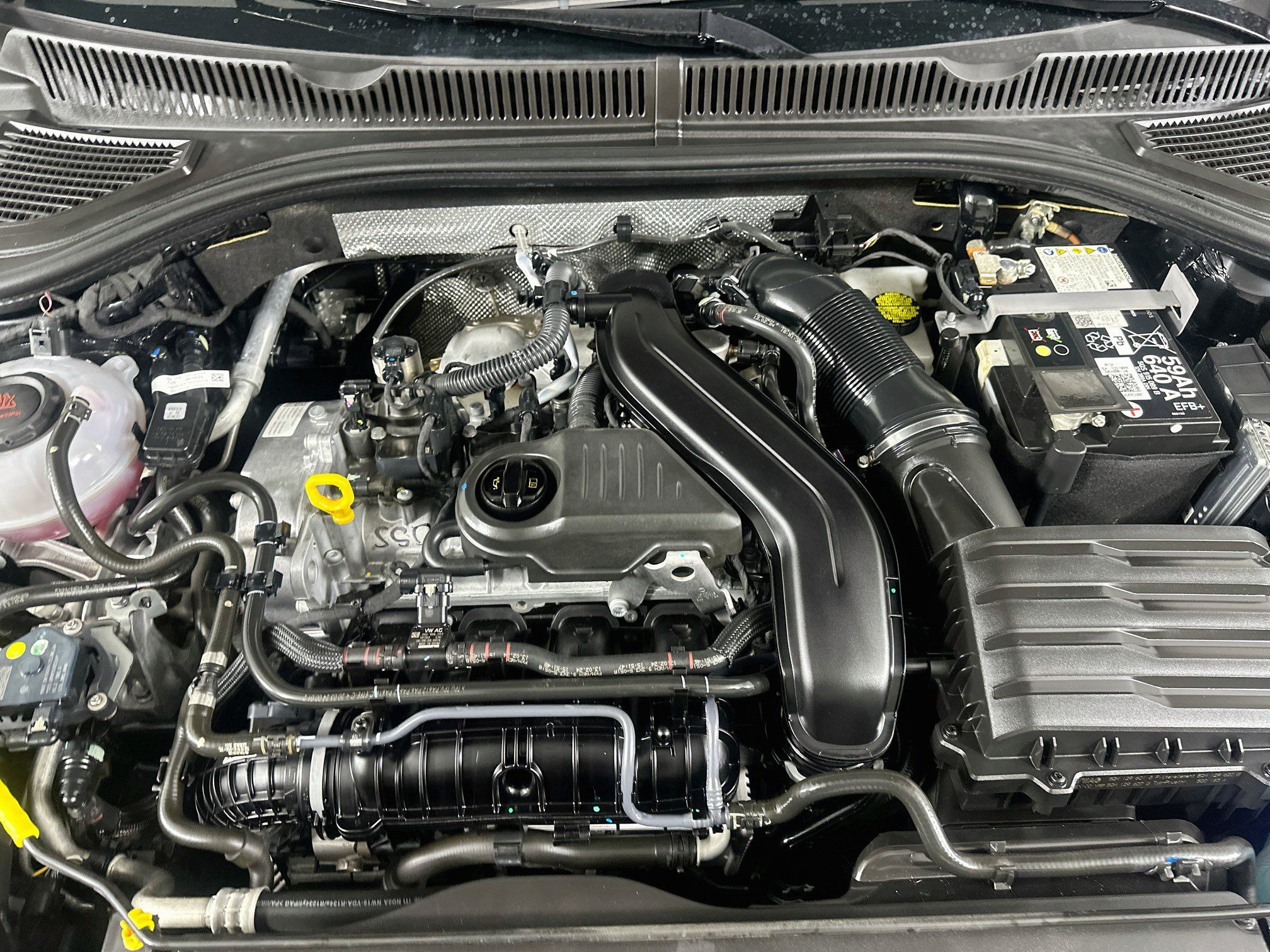 Used 2025 Volkswagen Jetta SE FWD image 31