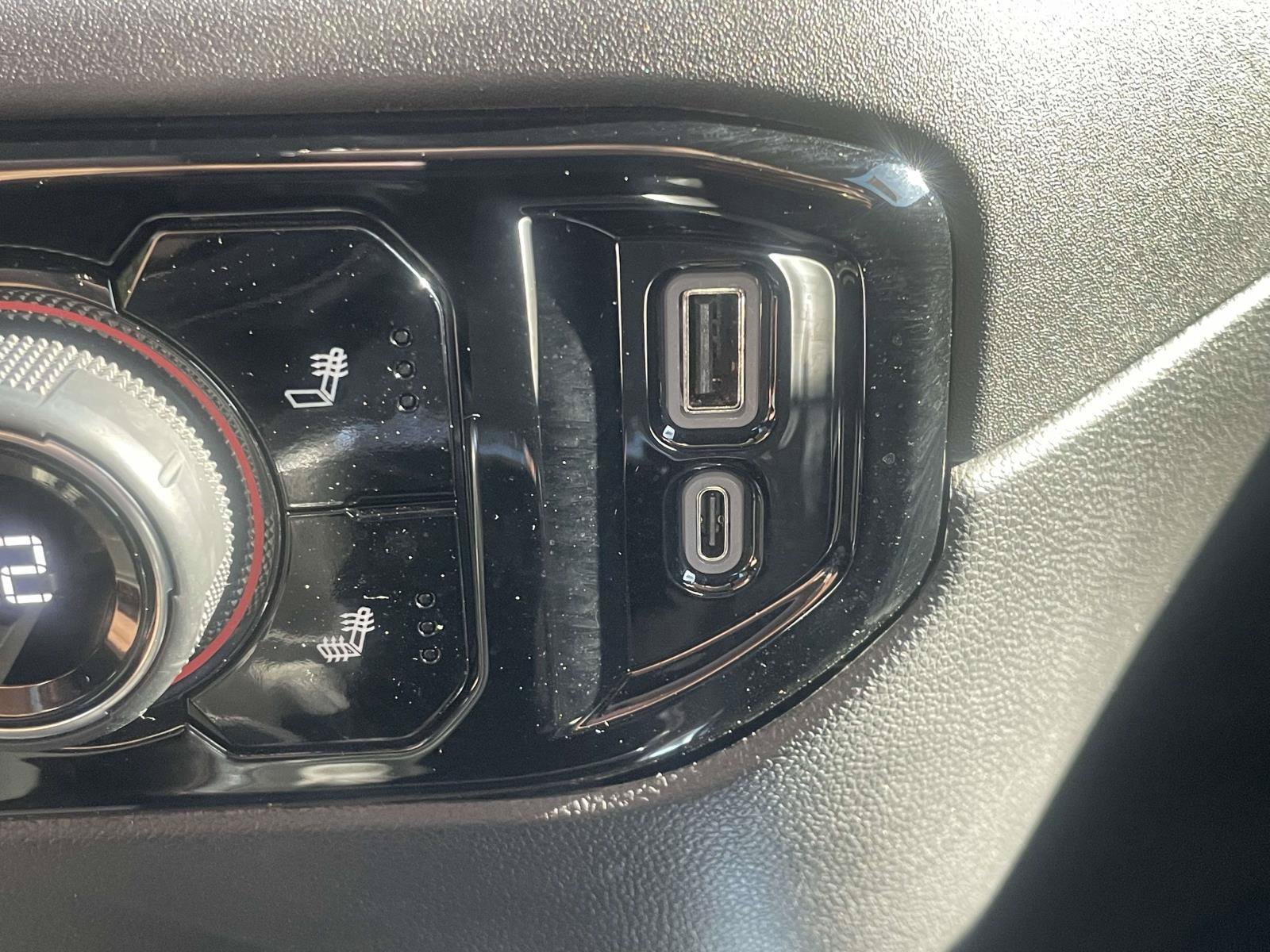 Used 2023 Chevrolet Silverado 1500 RST AWD/4WD image 18