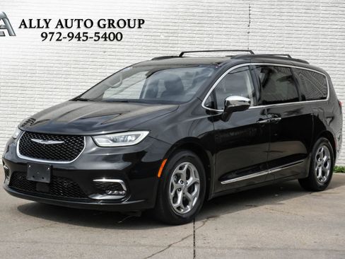 Used 2022 Chrysler Pacifica Limited FWD image 1