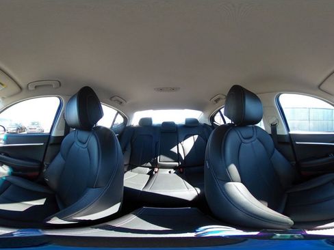 Used 2025 Genesis G70 2.5T image 42