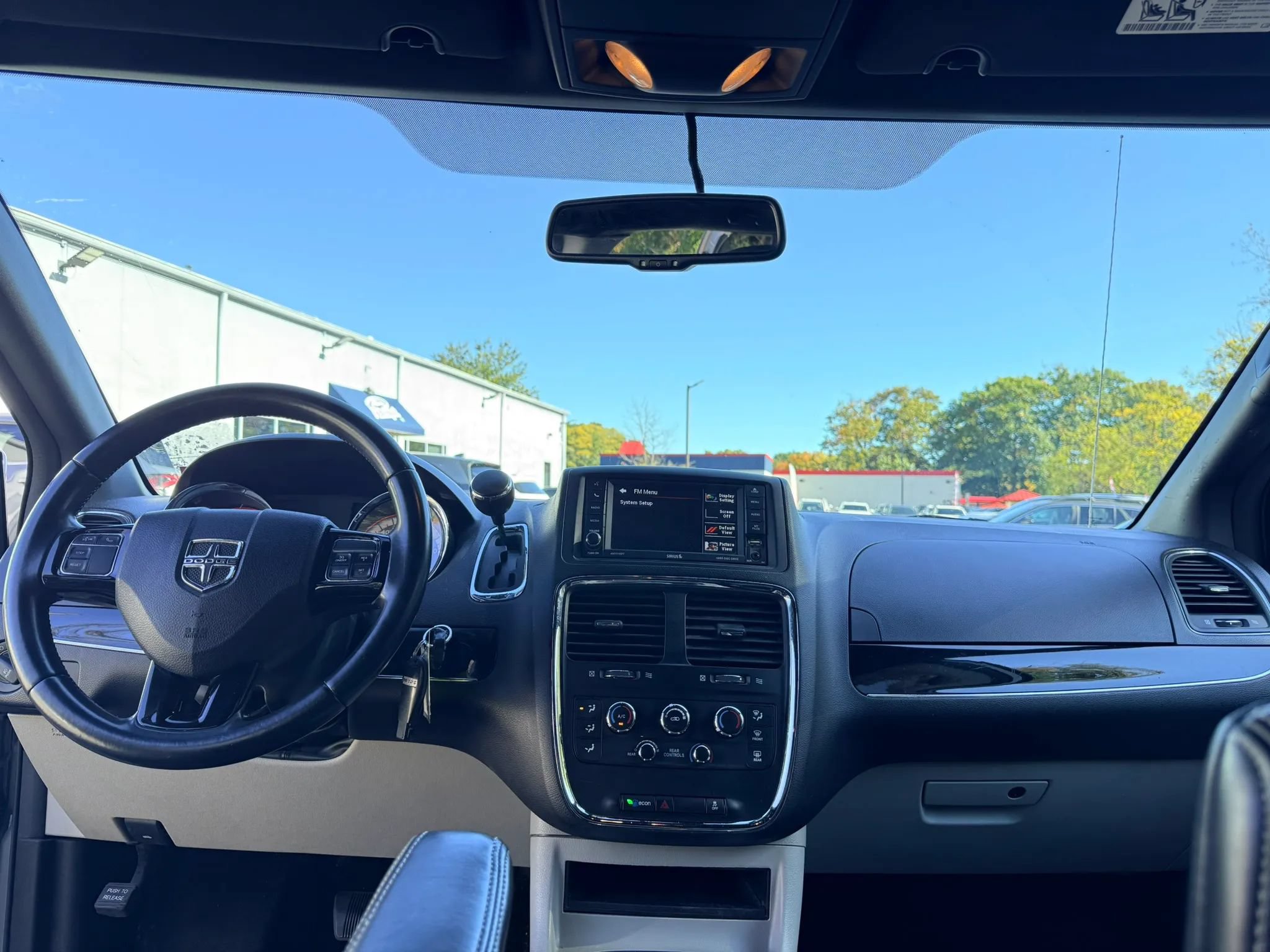 Used 2017 Dodge Grand Caravan SXT FWD image 8