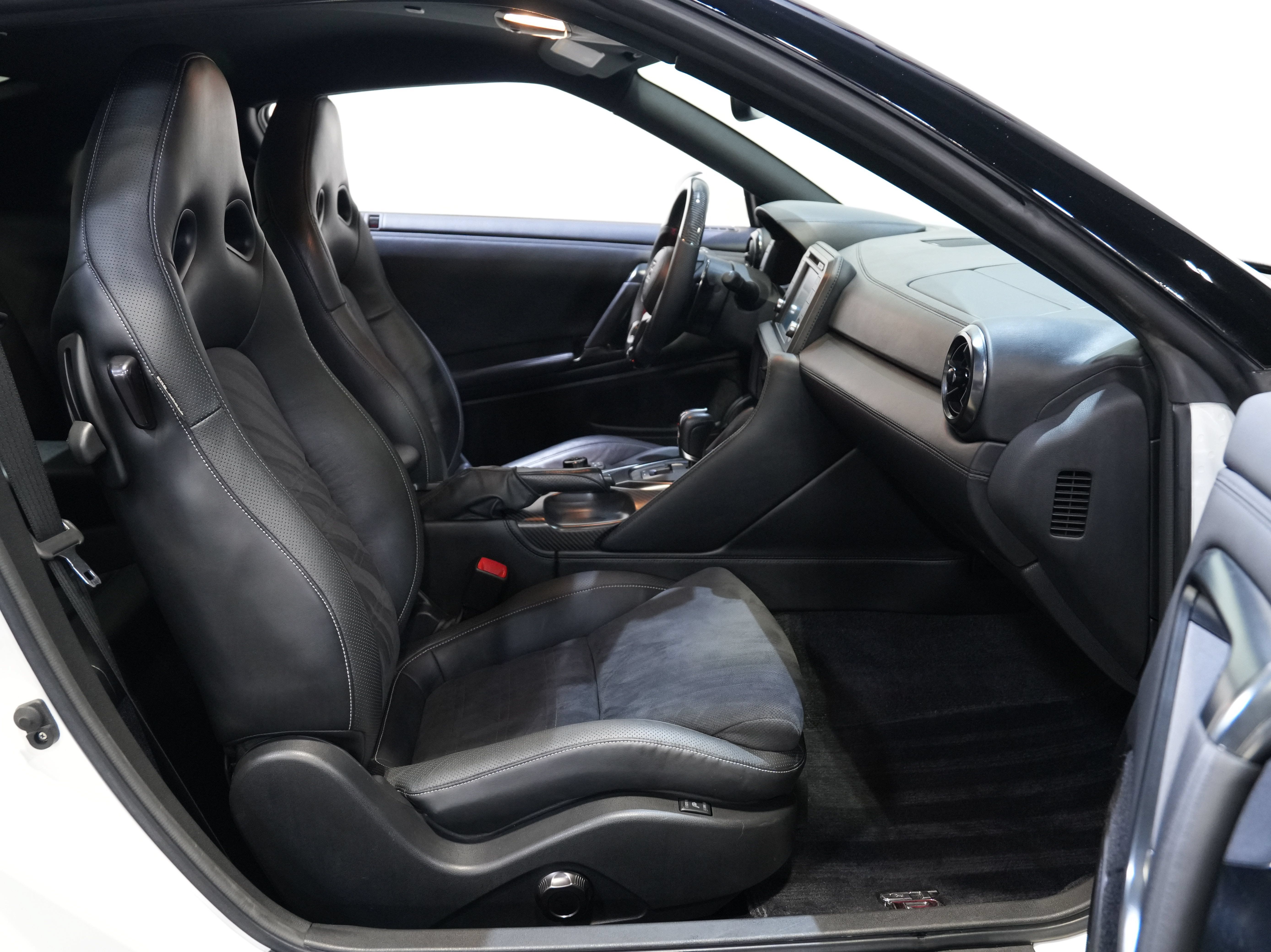 Used 2017 Nissan GT-R Premium AWD/4WD image 33