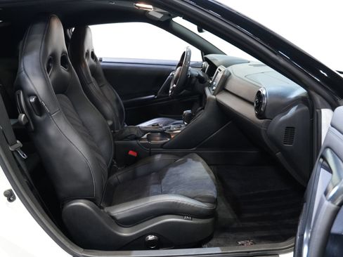 Used 2017 Nissan GT-R Premium AWD/4WD image 33