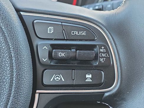 Used 2022 Kia Niro EX image 26