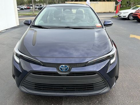 Used 2025 Toyota Corolla LE FWD image 5