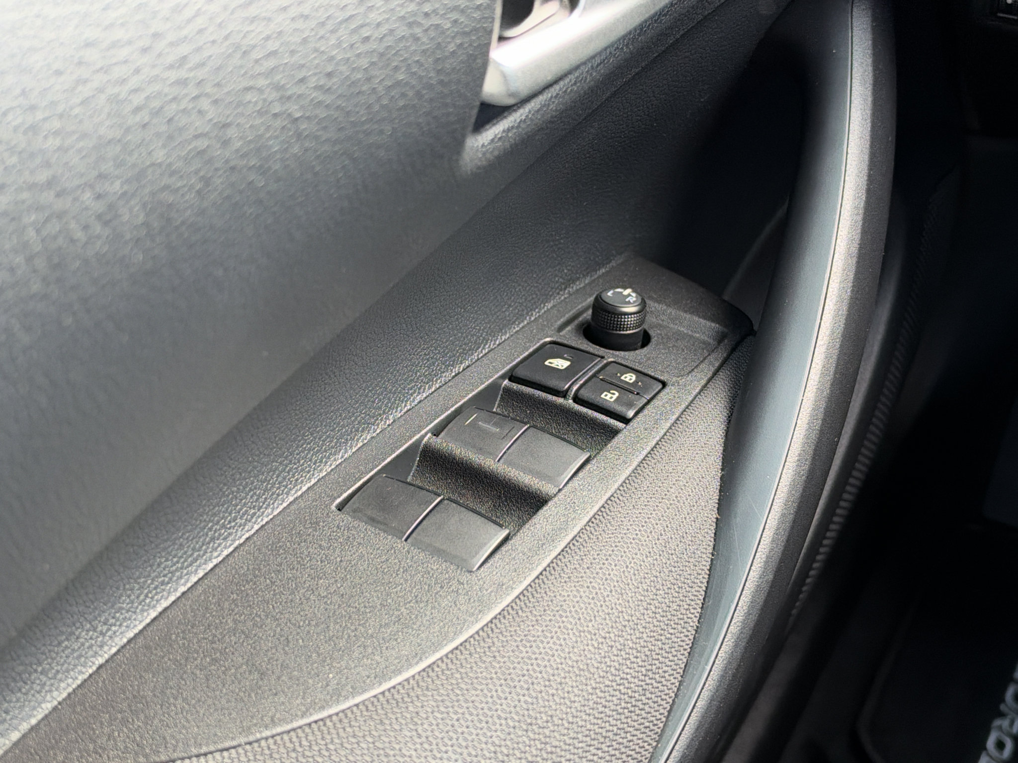Used 2027 Toyota Corolla SE FWD image 27