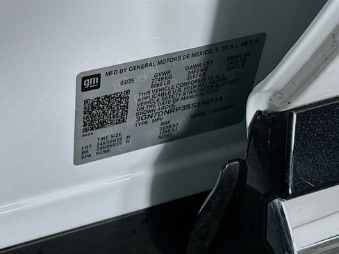 Used 2025 Chevrolet Equinox EV LT image 12