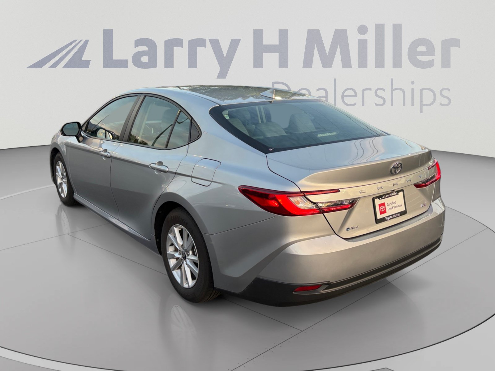 Used 2025 Toyota Camry LE FWD image 3