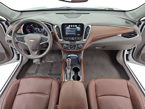 Used 2018 Chevrolet Malibu LT w/ Leather Package image 11