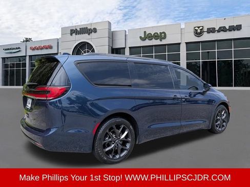 Certified 2022 Chrysler Pacifica Touring-L w/ S Appearance Package FWD image 3
