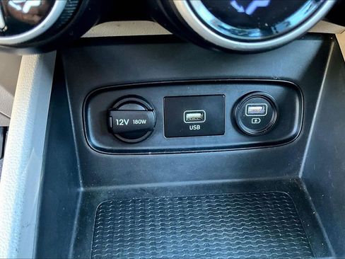 Used 2020 Hyundai Venue SEL FWD image 16